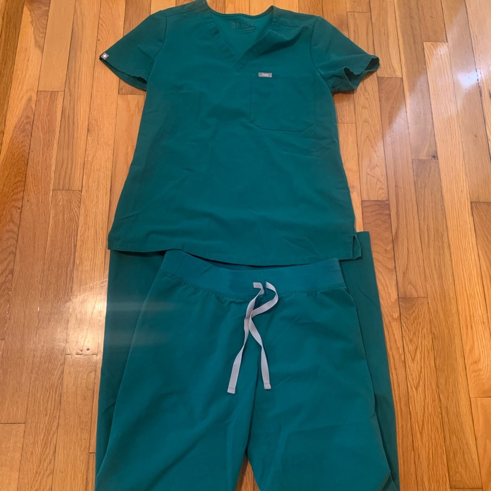 Emerald green Figs scrub set